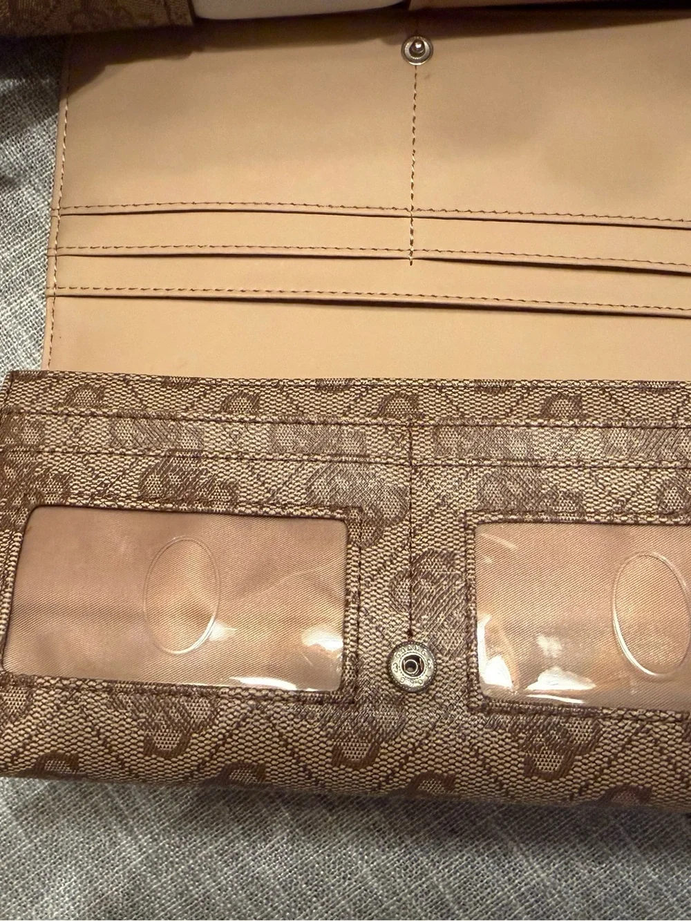 Guess coordinated tote